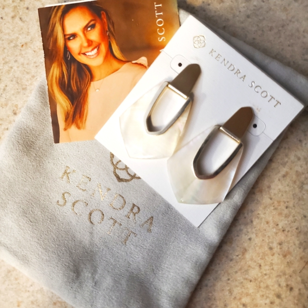Kendra Scott Kensley ivory pearl earrings